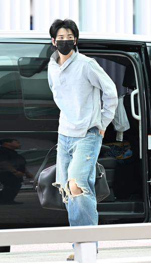 [포토]투어스 신유, ‘오늘의 스타일은 남친룩’