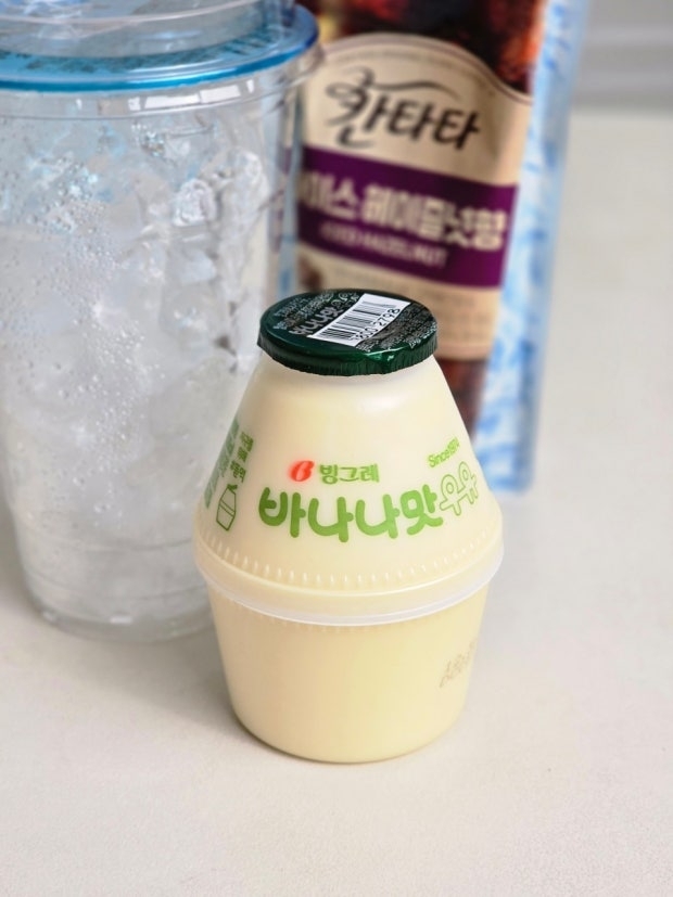 Ingredients for a banana latte, all sold at Korean convenience stores (Instagram)