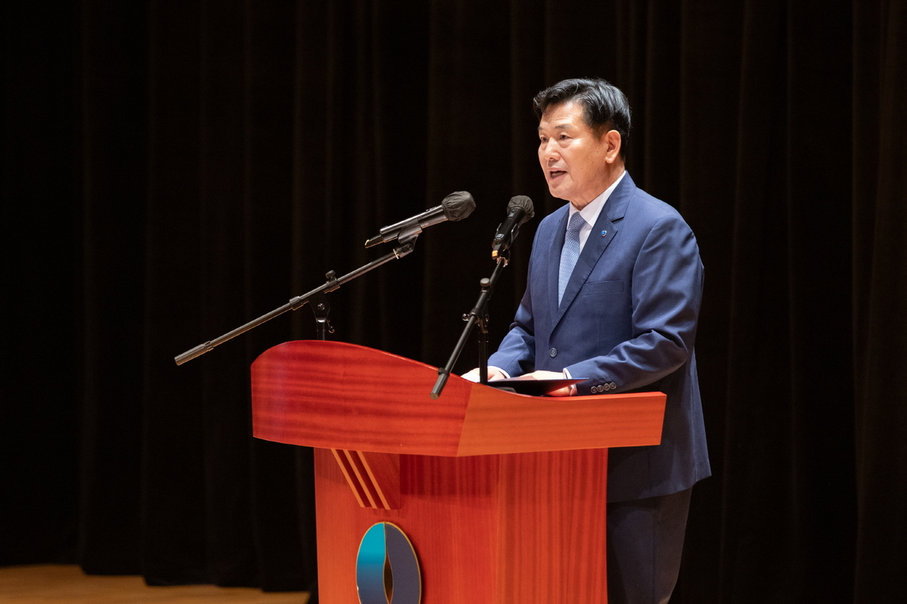 홍의락 한국가스공사 사장이 26일 대구 동구 가스공사 본사에서 진행된 창립 43주년 기념식에서 기념사를 하고 있다. [한국가스공사 제공]
