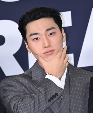[포토]에이티즈 산, ‘빵은 역시 아궁빵이 최고’