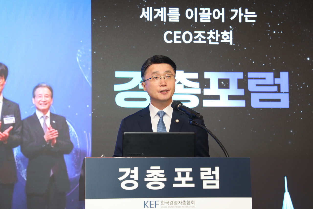 류제명 과학기술정보통신부 제2차관이 27일 서울 중구 조선호텔에서 열린 제290회 경총포럼에서 ‘국가 미래산업과 피지컬 AI’를 주제로 강연하고 있다. [한국경영자총협회 제공]
