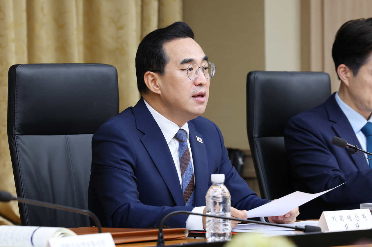 박홍근 기획예산처 장관이 27일 오전 서울 중구 예금보험공사 대회의실에서 열린 ‘제2차 재정운용전략협의회’에서 모두발언을 하고 있다. [기획예산처 제공]