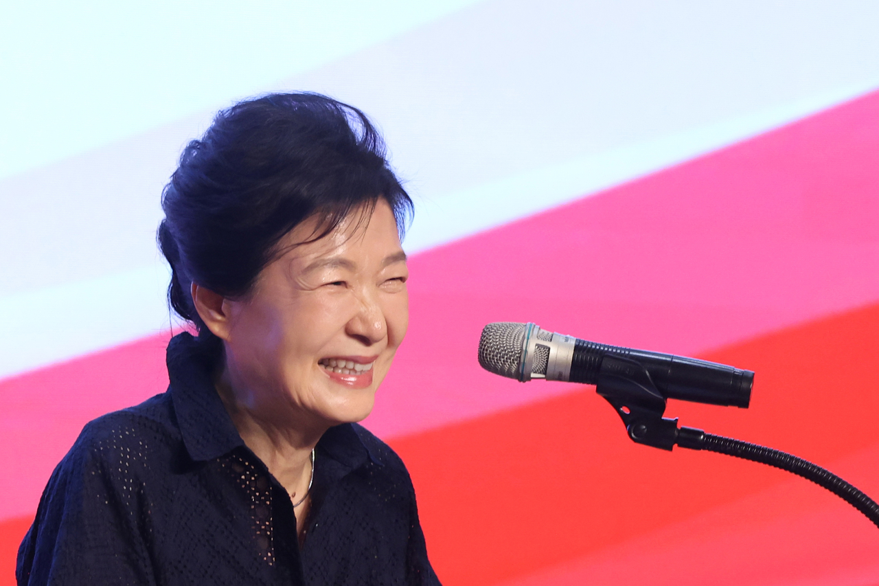 Former President Park Geun-hye delivers remarks at the 2026 People Power Party lawmakers' workshop held at Sono Calm Goyang in Goyang, Gyeonggi Province, on Thursday. [Yonhap]