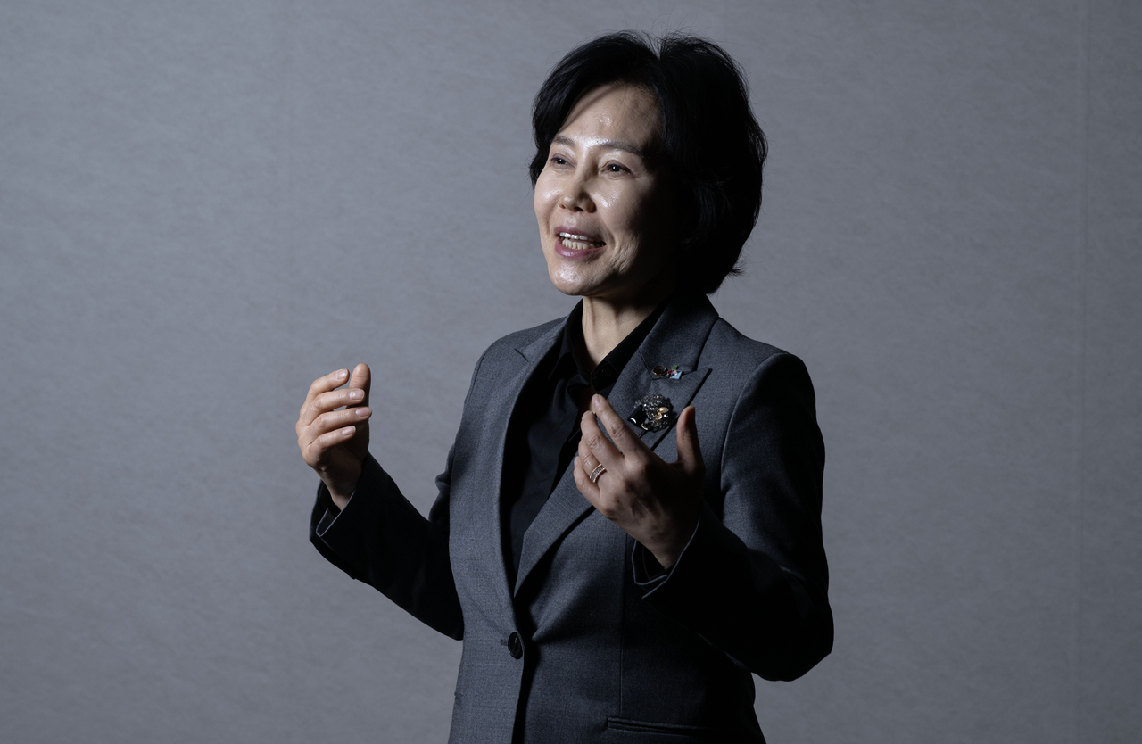 김은경 신용회복위원장 겸 서민금융진흥원장이 26일 오후 서울 중구 신용회복위원회 서울중앙지부에서 인터뷰를 하고 있다. 임세준 기자