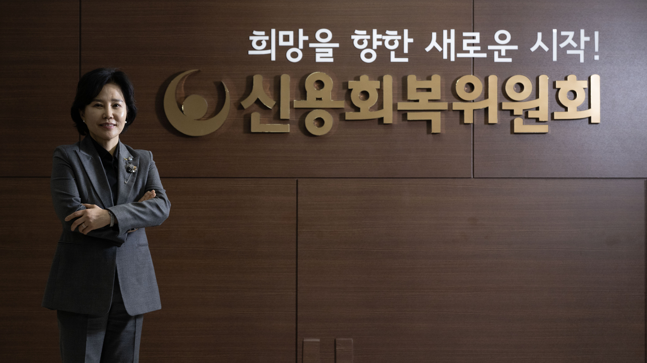 김은경 신용회복위원장 겸 서민금융진흥원장이 26일 오후 서울 중구 신용회복위원회 서울중앙지부에서 포즈를 취하고 있다. 임세준 기자