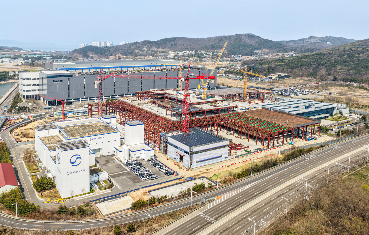 Construction of the Korean Air engine test cell and new engine maintenance factory expansion at the Unbuk district of Yeongjongdo, Incheon. [Korean Air]