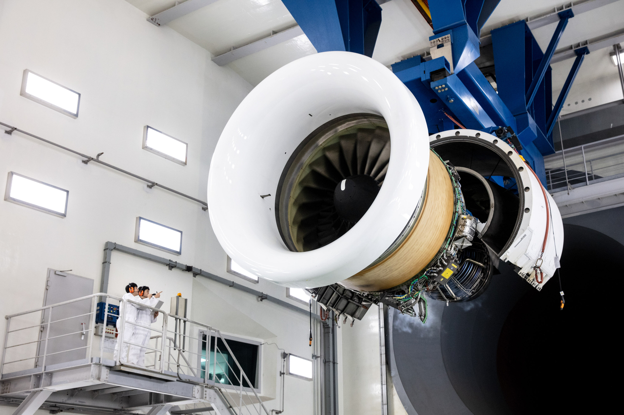 A final performance test is conducted on an engine that has completed maintenance at Korean Air's engine test cell. [Korean Air]