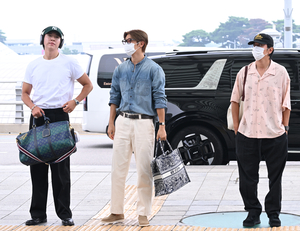 [포토]씨엔블루 ‘저희도 마카오로 출국해요’