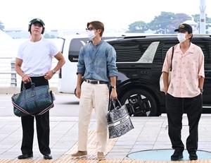 [포토]씨엔블루 ‘저희도 마카오로 출국해요’