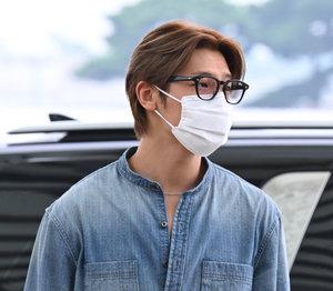 [포토]씨엔블루 강민혁 ‘옆 라인이 살아있네’
