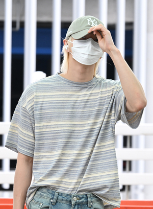 [포토]보이넥스트도어 성호, ‘눈빛으로 인사하는’