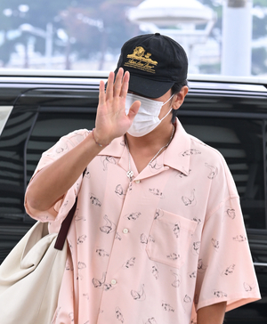 [포토]씨엔블루 정용화 ‘노룩 인사’