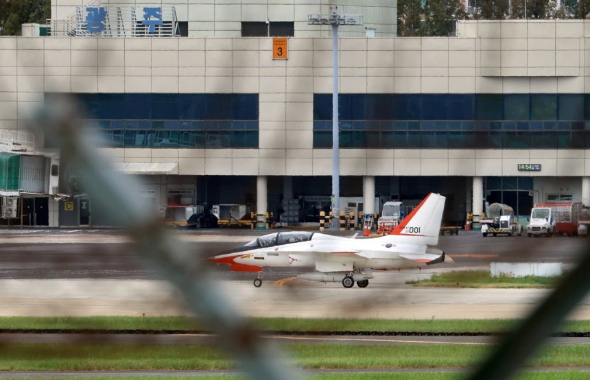 A trainer aircraft prepares to take off from a runway at the Air Force's 1st Fighter Wing in Gwangju on Aug. 10. (Yonhap)