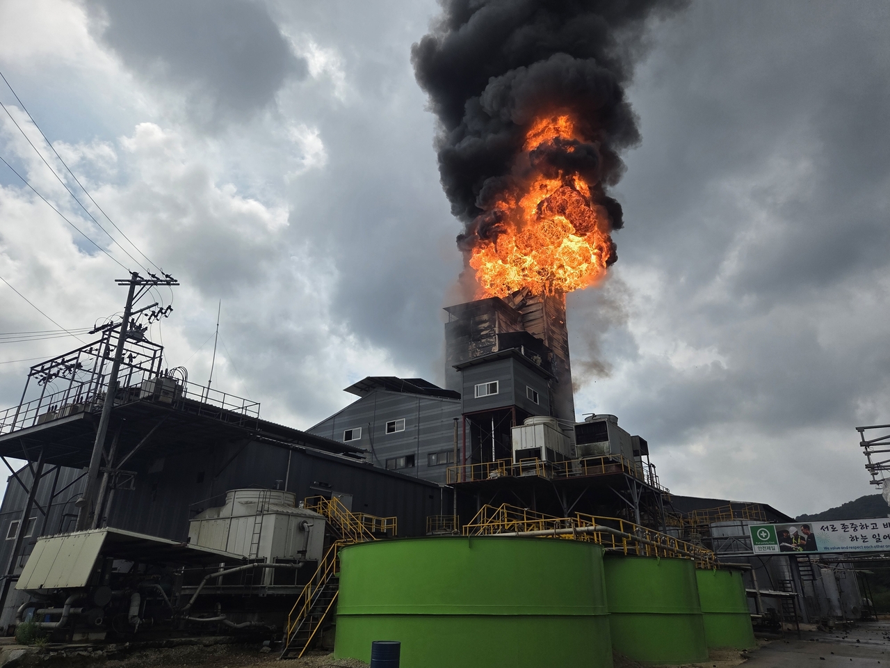 Fire rises from the Daewon Industrial factory in Dongnam-gu, Cheonan, South Chungcheong Province, following an explosion Friday morning. (Yonhap)