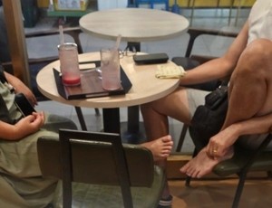 ‘식당서 맨발을?’ 한국 관광객 ‘이 행동’에 충격…대만인 “식사예절 상기시켜달라”