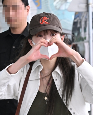 [포토]이성경 ‘여러분 사랑합니다’