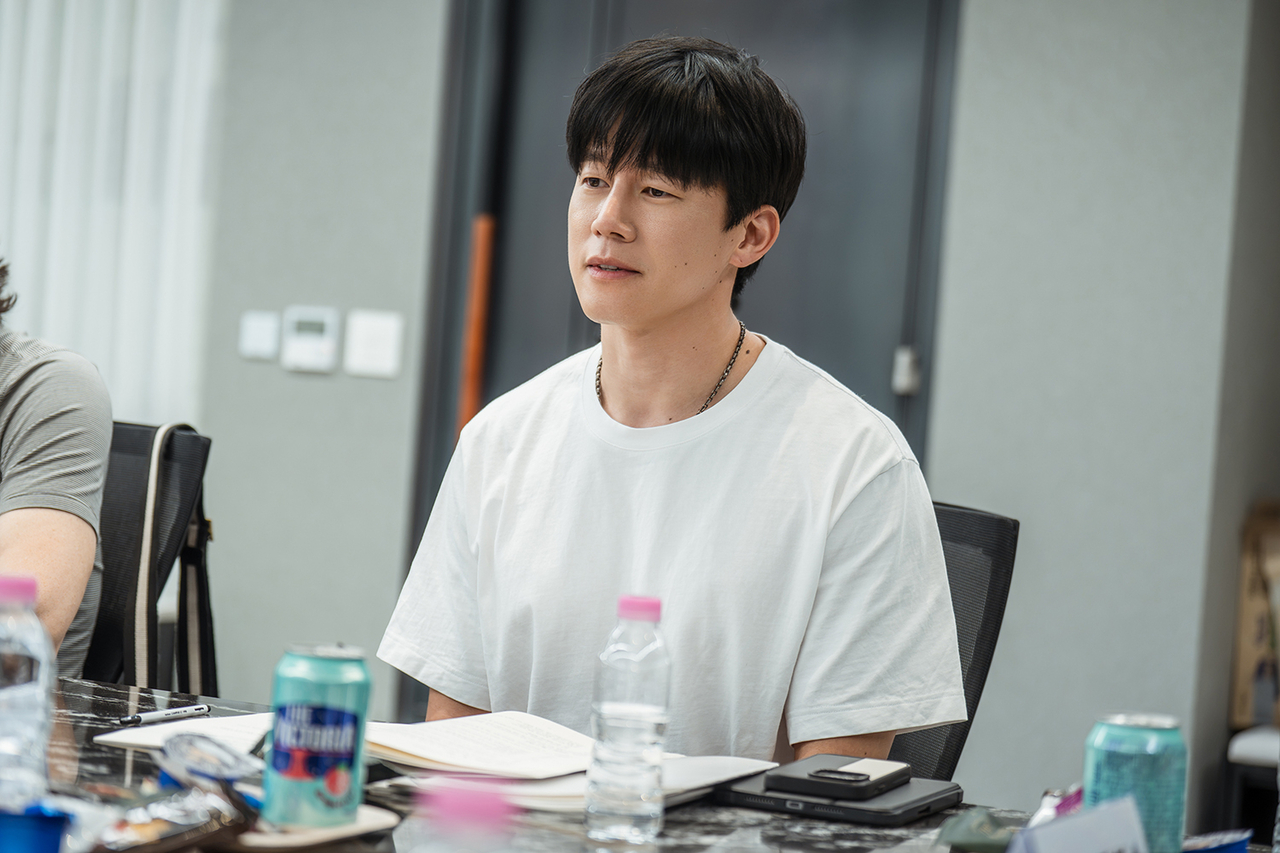 Kim Moo-yul participates in a script reading session for "The Shooter" (working title). (Netflix)