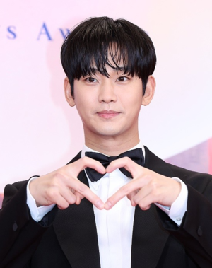 [뮤즈★]김수현, 1년 6개월 설움 끝‥민사 승소 이어 韓 활동 본격 ON
