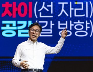 “중도확장” 쐐기박은 김민석…‘黨 화합방정식’ 더 복잡해진 與 [이런정치]