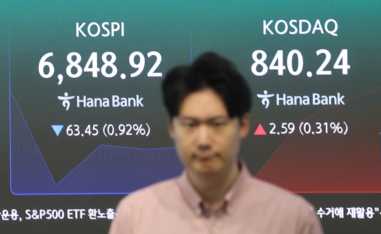 An employee works at the dealing room of Hana Bank in Jung-gu, Seoul, as the Kospi opened lower on Friday. [Yonhap]