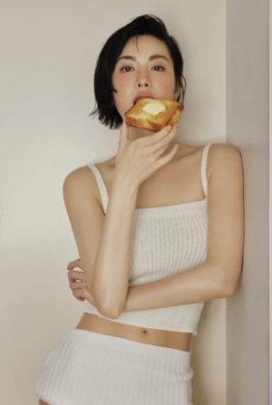 나나, 전신 타투 흔적도 없이 사라졌다…매끈해진 팔뚝