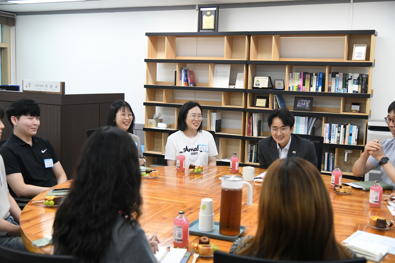 간담회