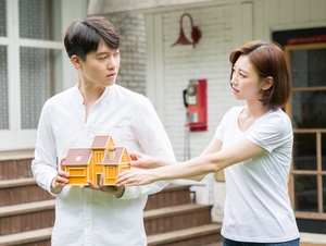 30년 전 가출했던 누나...아빠 사망하니 나타나 “로또 됐다”며 유산 ‘5대5’ 요구