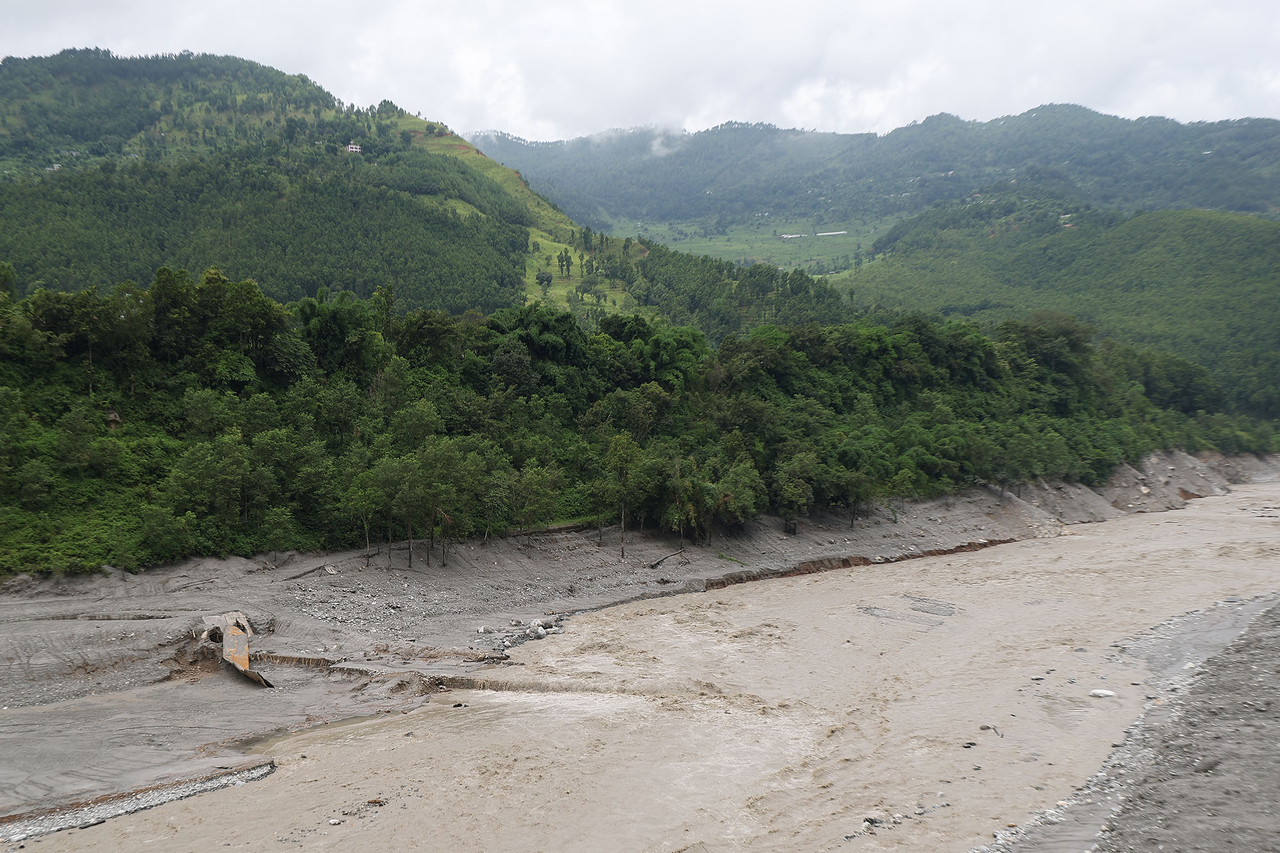 A bridge leading to a hydroelectric power plant being built by Korea South-East Power (KOEN) and Doosan Enerbility near Bidur, Nepal, is blocked by debris on Saturday (local time). [Yonhap]