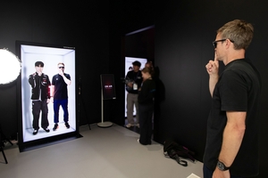 From Faker photos to digital cosplay, Samsung puts 3D signage on display