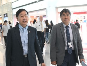Incumbent finance minister heads to G20 after airport reshuffle surprise