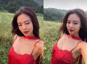새빨간 제니, 어떻게 감탄 안 하는데..매혹적인 여신