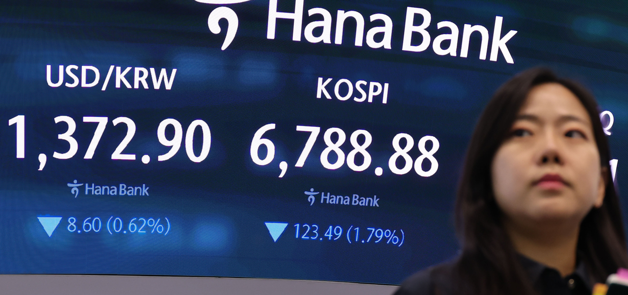 Financial data is displayed on a screen at the dealing room of Hana Bank in Seoul on Friday. (Yonhap)