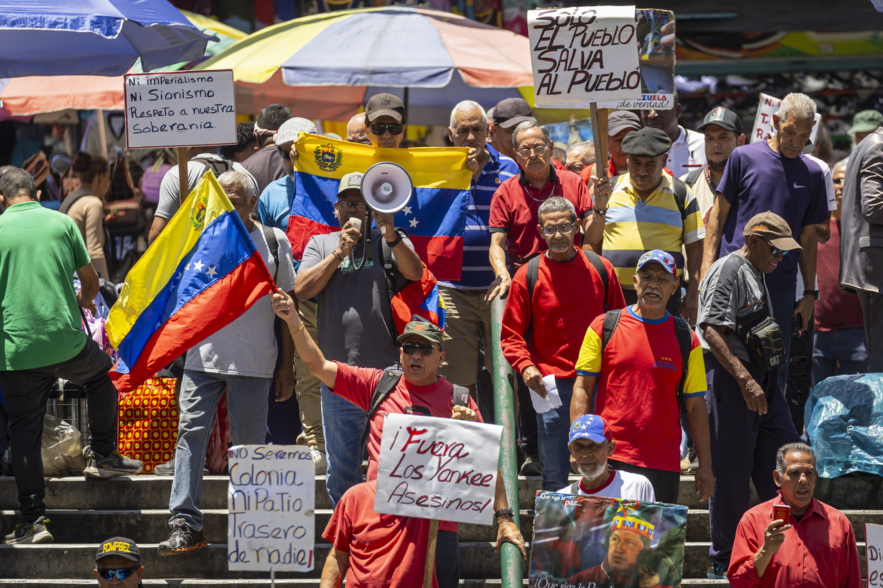 Members of the Anti-Imperialist Popular Front take part in a demonstration in Caracas, Venezuela, Saturday. (EPA-Yonhap)