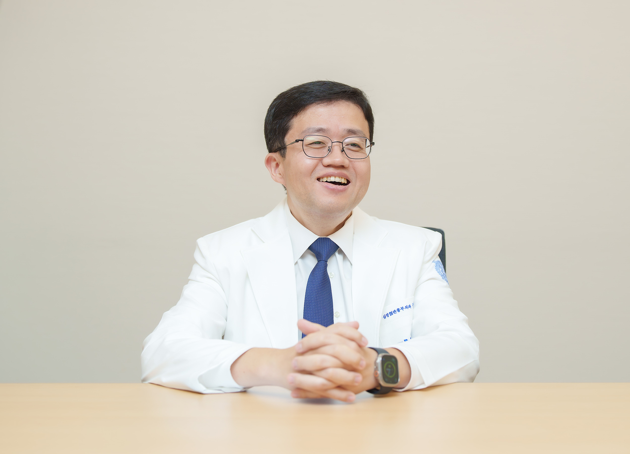 Chang Hyoung-woo, a cardiologist at Seoul National University Bundang Hospital, speaks during an interview with The Korea Herald at his workplace in Seongnam, Gyeonggi Province, Wednesday. (Kan Hyeong-woo/The Korea Herald)