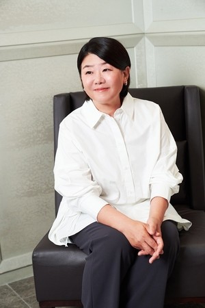 [뮤:터뷰③]‘경주기행’ 이정은 “공효진·박소담·이연, 차 렌트해 ‘좀비딸’ 촬영장 놀러와..조정석 회 쐈다”