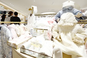 Seoul fertility rate rebounds as births, marriages rise 서울 출산율 반등…출생아·혼인 증가세