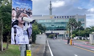 “국민이 지켜봅니다”…제주서부경찰서 앞 등장한 ‘CCTV’ 정체