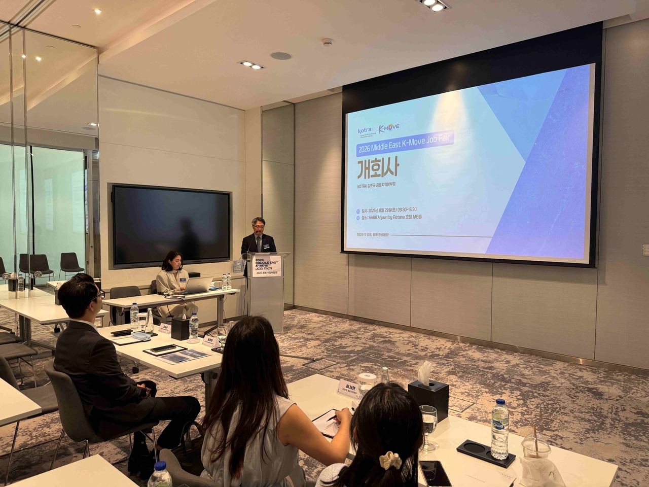KOTRA held the 2026 Middle East Job Fair in Dubai, UAE, on Saturday (local time). Kim Jun-gyu, head of KOTRA's Middle East regional headquarters, delivers opening remarks at the event. [KOTRA]