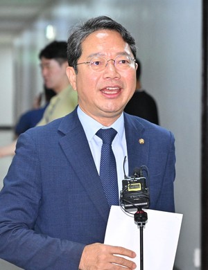 [헤럴드pic] 법무부 장관 지명 소감 밝히는 김승원 후보자