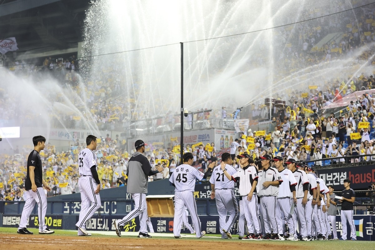 LG Twins players celebrate their 8-0 win over the NC Dinos in their Korea Baseball Organization regular-season game at Jamsil Baseball Stadium in Seoul on Wednesday. (LG Twins)