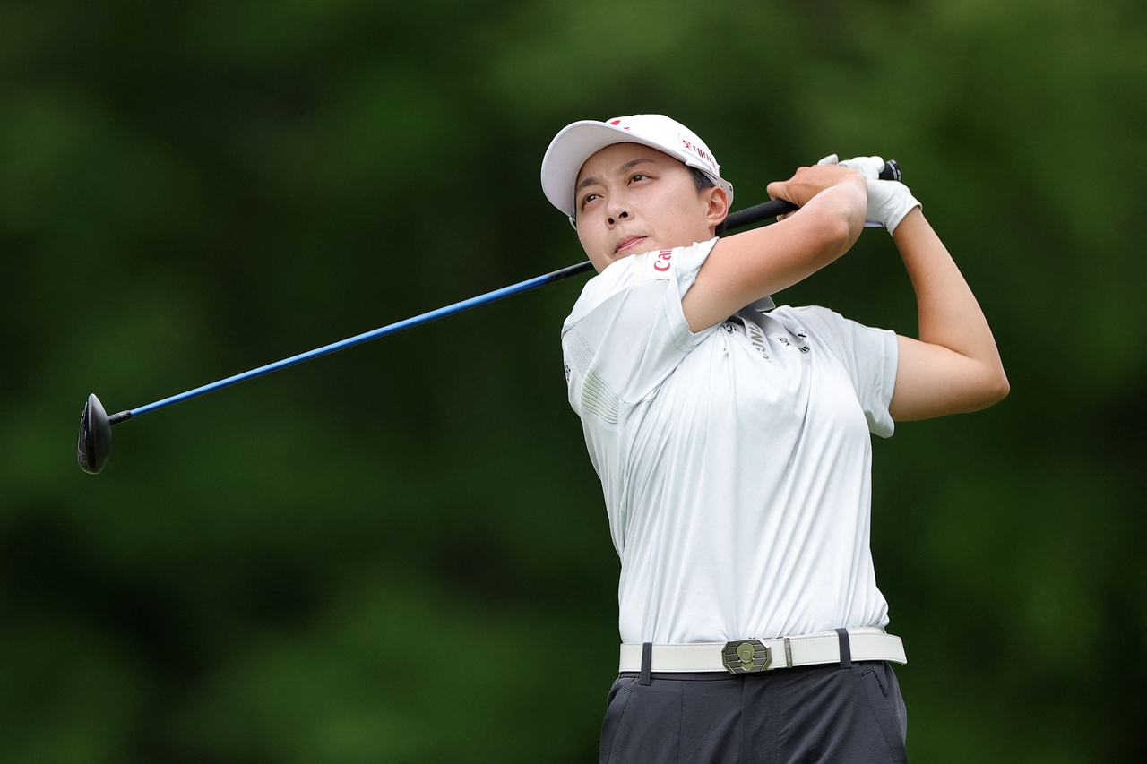 Kim Hyo-joo plays a shot on the 18th hole during the final round of the FM Championship at TPC Boston in Norton, Massachusetts, Sunday.   (Yonhap)