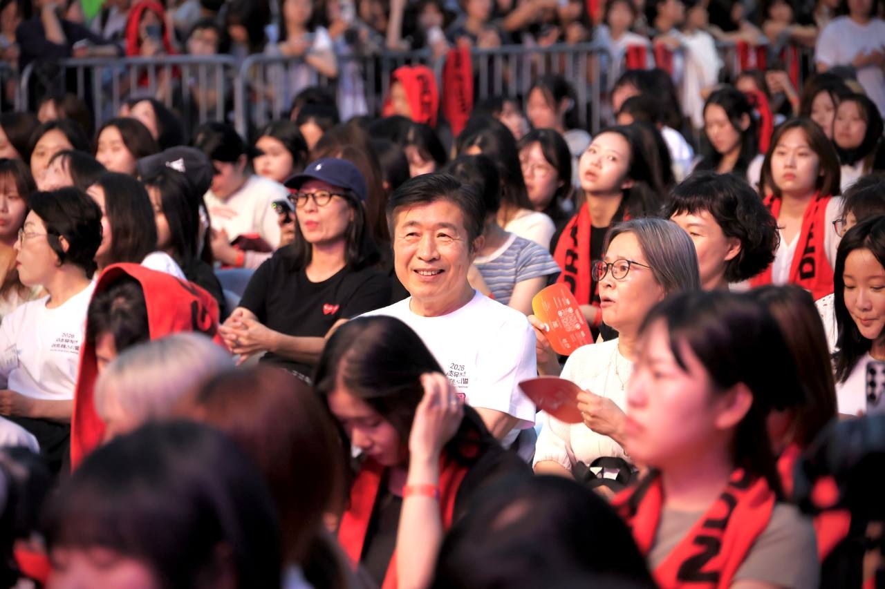 The 2026 Seocho Music and Art Festival unfolds at the Express Bus Terminal Plaza on Sunday.