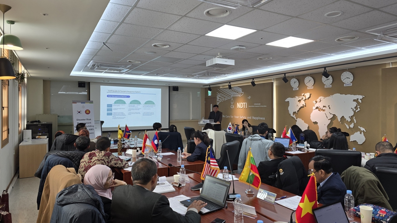 Participants in the 16th ASEAN Disaster Management Capacity Building Course take part in program activities. [National Disaster and Safety Education Institute]