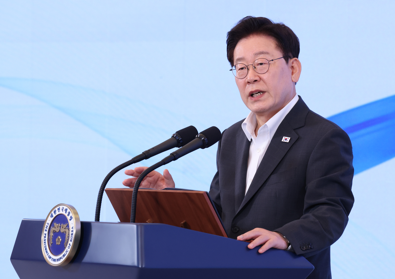 President Lee Jae Myung speaks during an event held at Cheong Wa Dae in Seoul on Aug. 28.  (Yonhap)