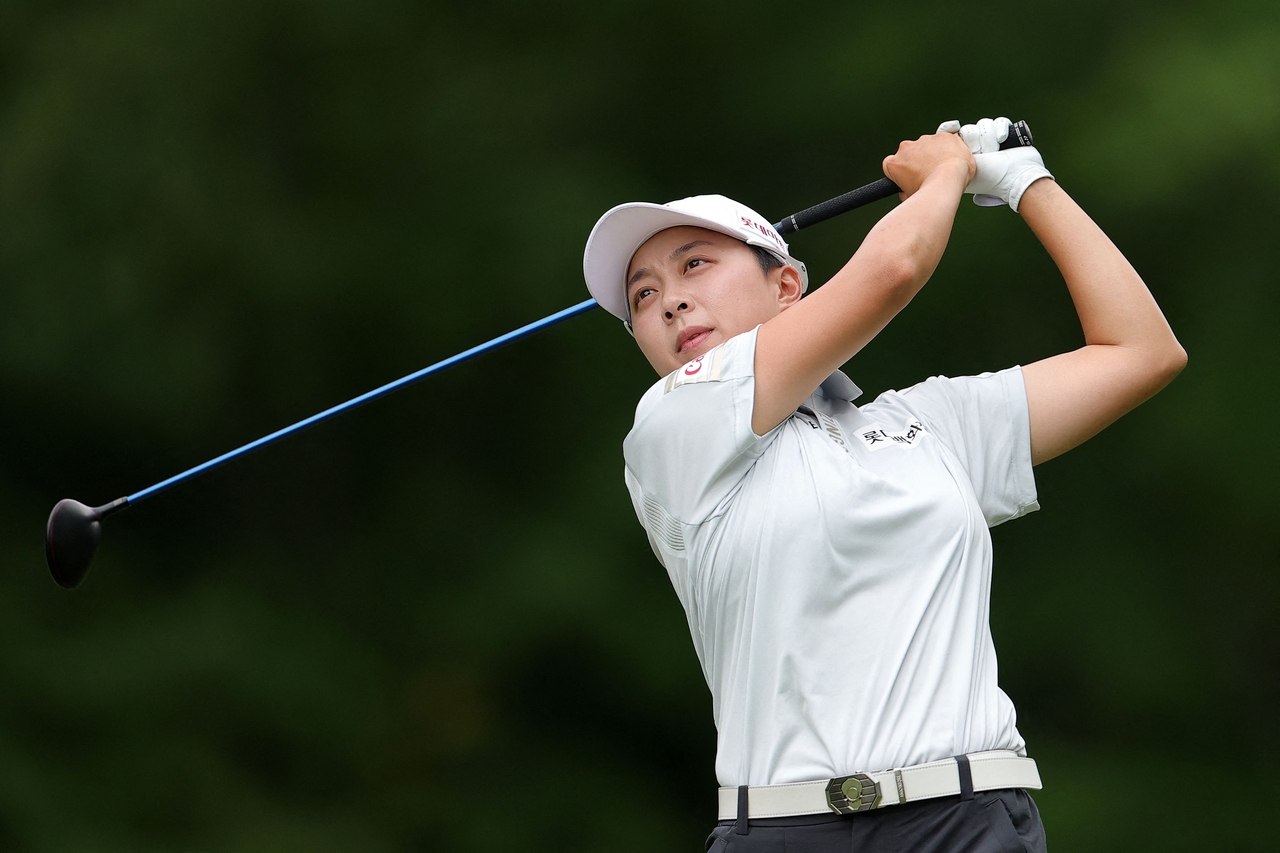김효주가 31일 2026 LPGA 투어 FM 챔피언십 최종 라운드 18번 홀에서 샷을 하고 있다. 대회는 미국 매사추세츠주 노턴의 TPC 보스턴에서 열렸다. [AFP]