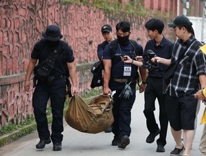 네팔 홍수로 고립됐던 근로자 9명 귀국…현장소장은 잔류 [세상&]