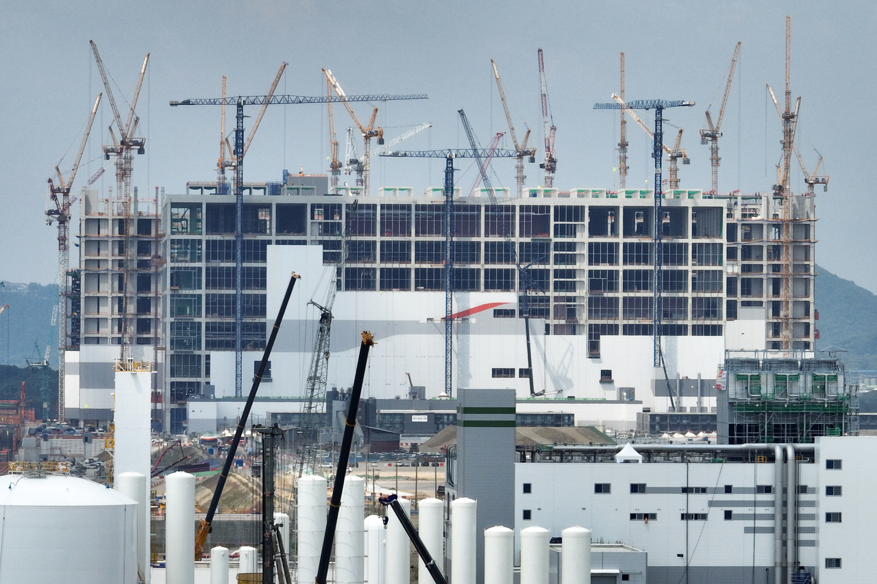 Construction work at the Yongin Semiconductor Cluster general industrial complex in Yongin, Gyeonggi Province. [Yonhap]
