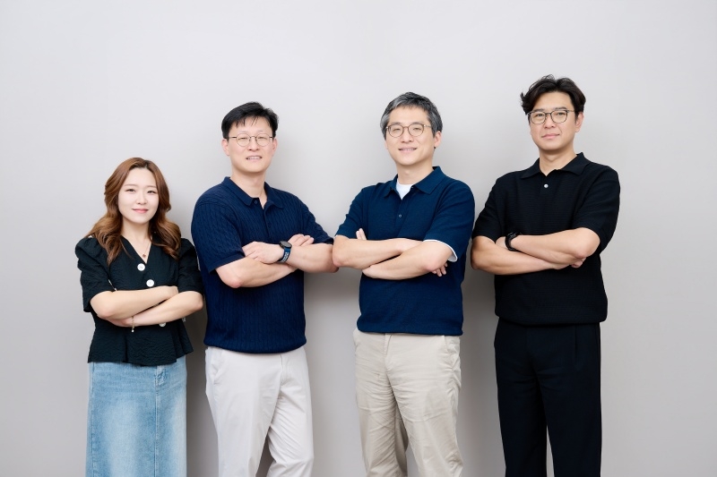 (왼쪽부터) 삼성전자 V10 낸드의 상품기획을 담당한 신지연 TL, 김병희 PL과 개발을 맡은 정다운 PL, 박상수 PL.