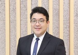 "회장님 아니세요?"...기업 오너들 '부회장' 직함 고집하는 이유[중... - 뉴스 썸네일 이미지