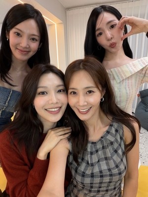 ‘♥변요한’ 티파니, 효리수 사이에 꼈네..결혼 후 물오른 새댁